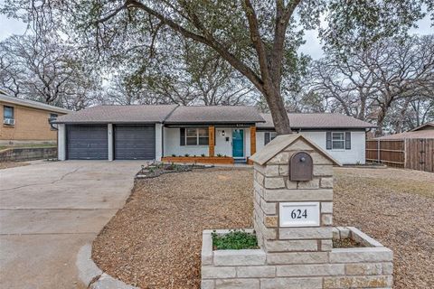 624 Forest Lane Hurst TX 76053