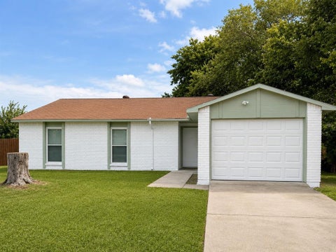Photo of 542 Hanover Drive, Allen, TX 75002 (MLS # 21393418)