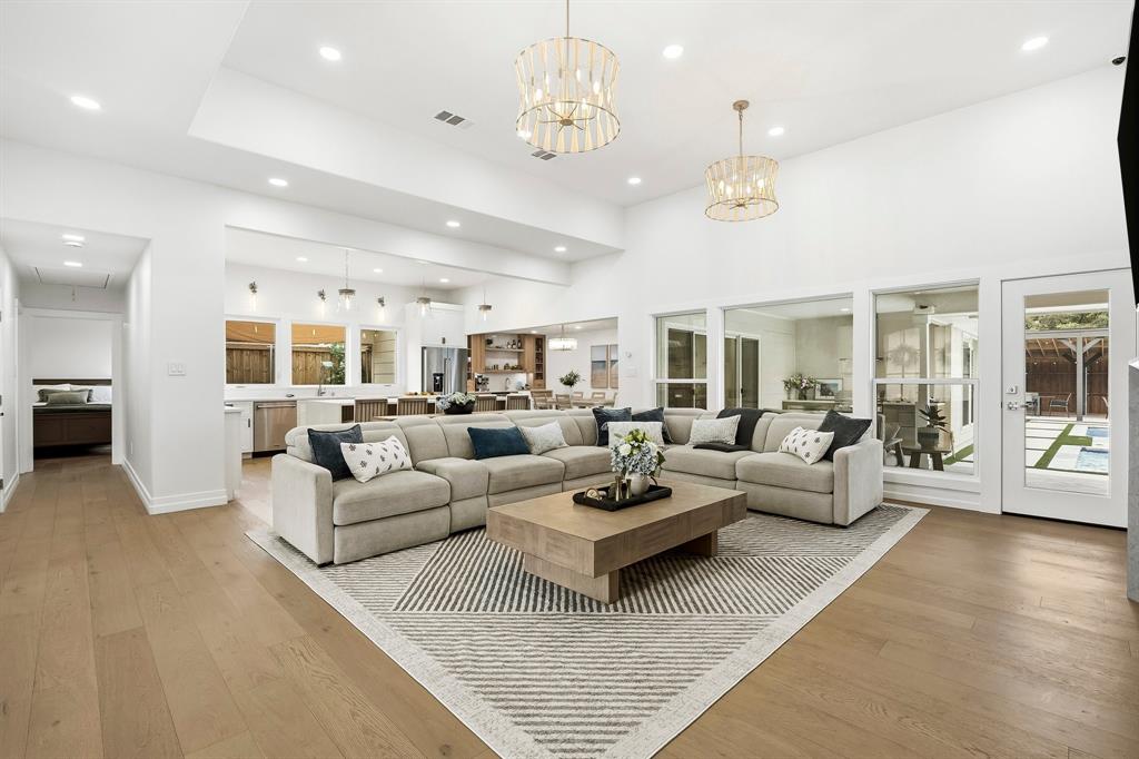 4102 Cobblers Lane