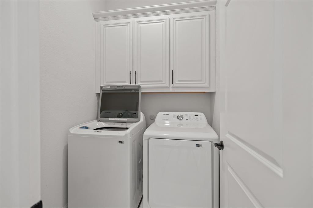 COUNTRY LAKES - Residential Lease