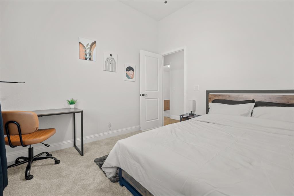 COUNTRY LAKES - Residential Lease