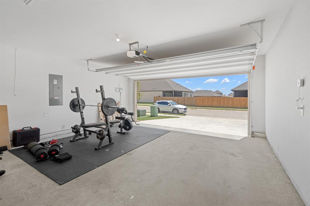 COUNTRY LAKES - Residential Lease