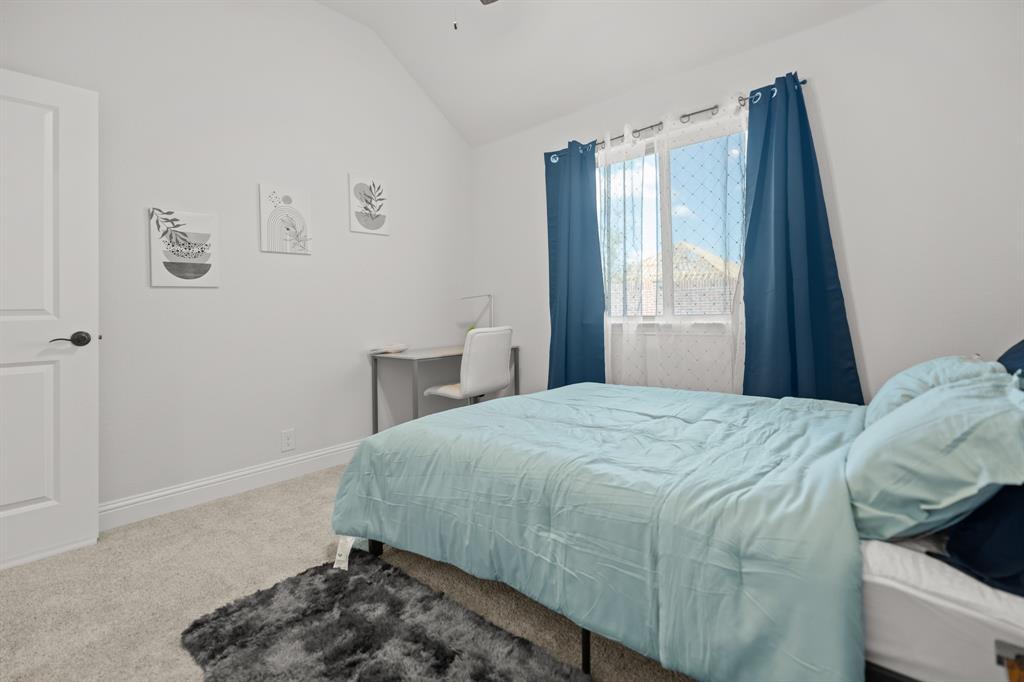 COUNTRY LAKES - Residential Lease