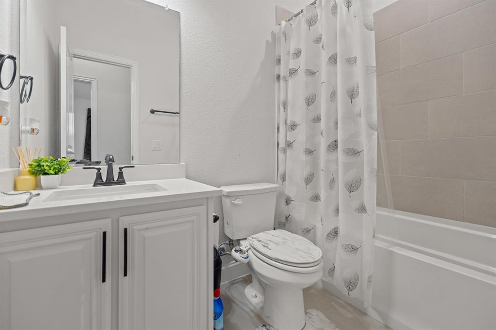 COUNTRY LAKES - Residential Lease