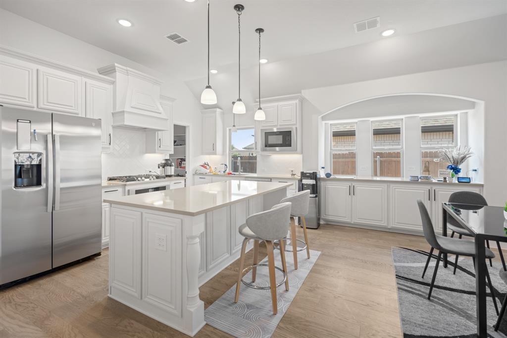 COUNTRY LAKES - Residential Lease