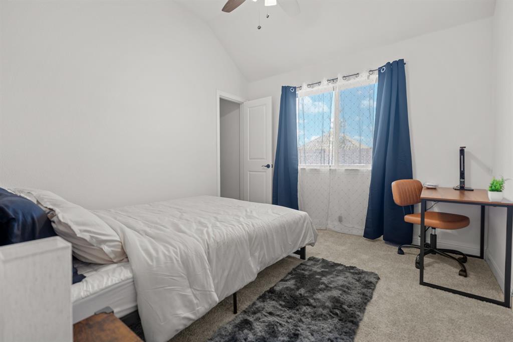 COUNTRY LAKES - Residential Lease