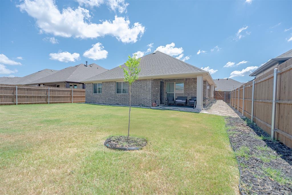 COUNTRY LAKES - Residential Lease