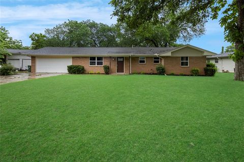 Photo of 4408 Lynn Terrace, North Richland Hills, TX 76180 (MLS # 21257665)