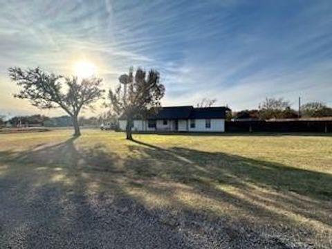 Photo of 700 Arapaho Drive, Tioga, TX 76271 (MLS # 21089284)
