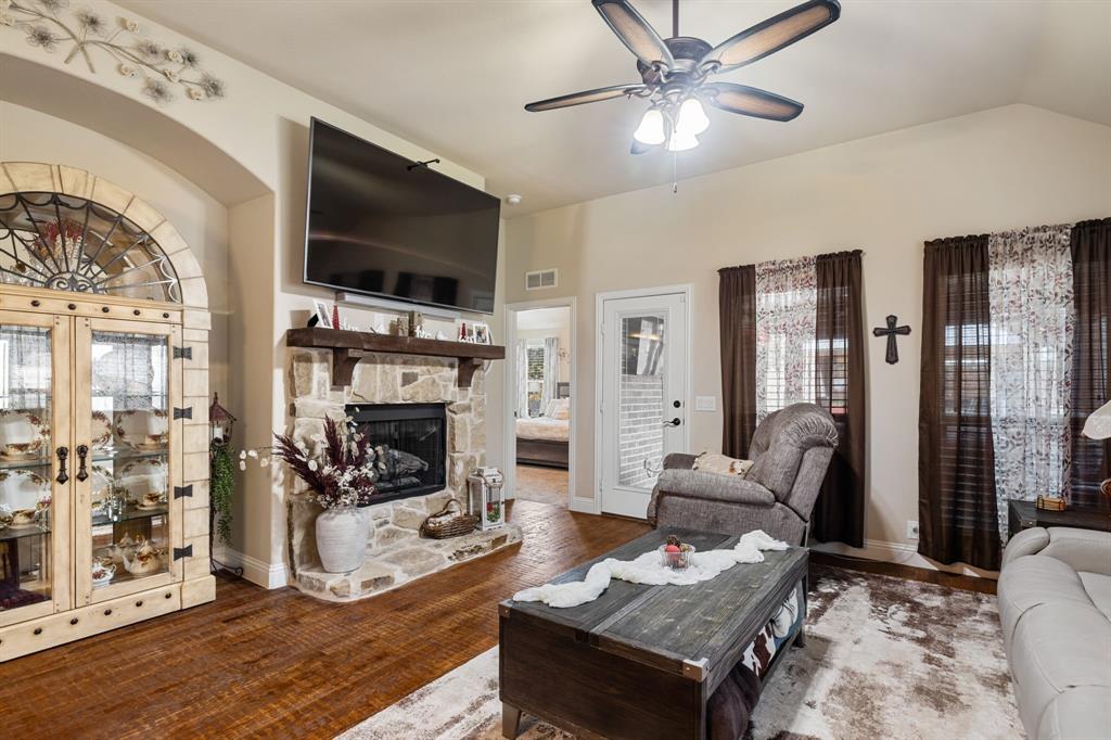 202 W North Creek Drive