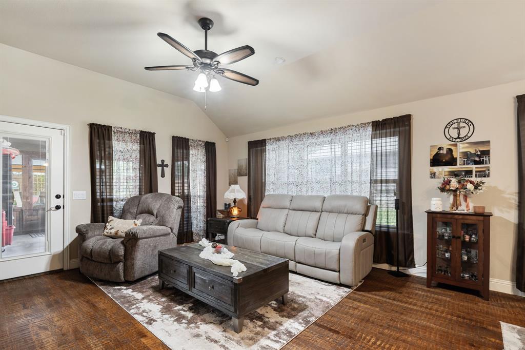 202 W North Creek Drive