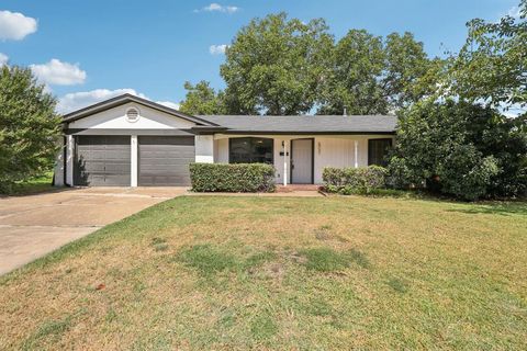 5737 Bonnie Wayne Street Haltom City TX 76117
