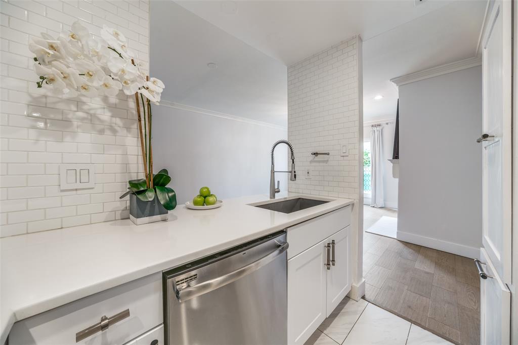4034 Rawlins Street 104