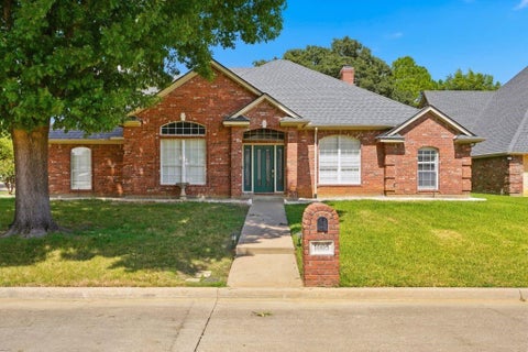 Photo of 1005 Saint Andrews Drive, Mansfield, TX 76063 (MLS # 21388613)