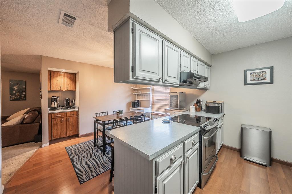 Cedar Ridge At Hurst Twnhms - Residential