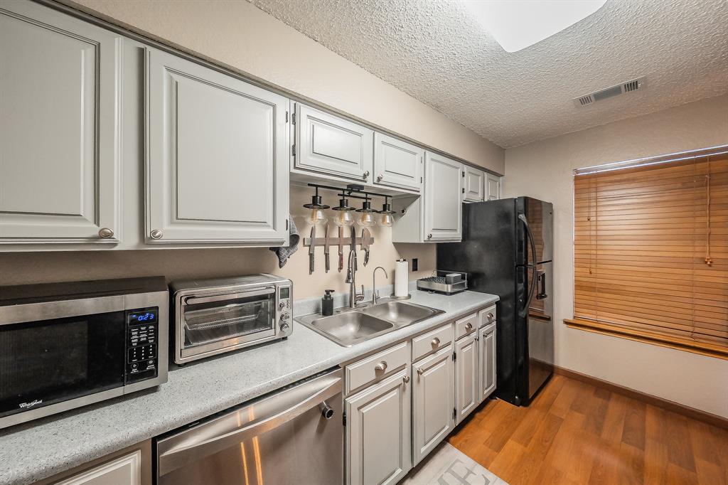 Cedar Ridge At Hurst Twnhms - Residential