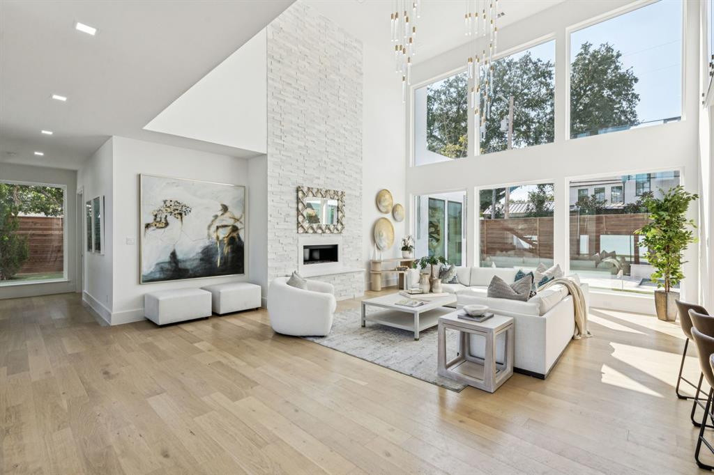 6118 Walnut Hill Lane