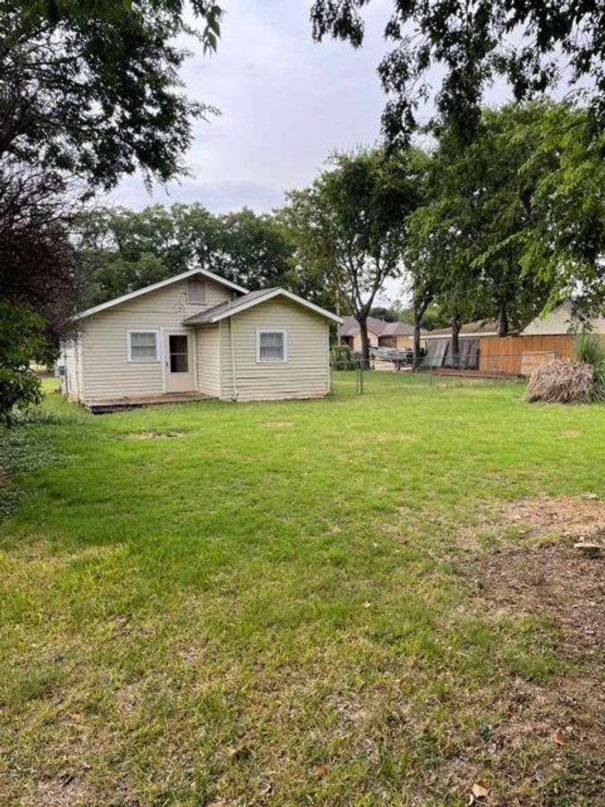Cute 2 bedroom, 1 bathroom home. Quiet location with large yard. This home does come with a stove and refrigerator in a stunning kitchen! Washer and Dryer connections in the home.

**Owner is a licensed Real Estate Salesperson in the state of Texas**

Owner must approve pets.

Requires enrollment in resident benefit package. Resident Liability insurance is required