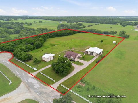 Photo of 198 County Road 1262, Whitesboro, TX 76273 (MLS # 21245302)