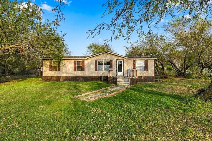 Photo 1 of 28 — 1250 Nutmeg Lane, Ponder, TX 76259