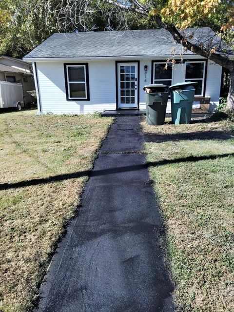 Photo of 814 S Lyon Street, Sherman, TX 75092 (MLS # 21238248)