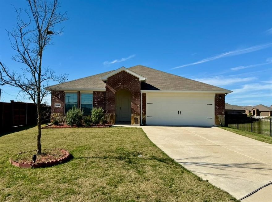 Welcome to 1616 Flat Ridge Ct in Royse City! This beautiful home sits in a cul-de-sac on a corner lot, offering extra privacy and great curb appeal. Inside, you’ll find an open and inviting layout with 4 bedrooms, 3 full bathrooms, and a dedicated office, perfect for work or additional living space.
Enjoy wood floors throughout the main areas, with carpet only in the bedrooms for added comfort. The spacious living area flows seamlessly into the kitchen and dining spaces, making it ideal for both everyday living and entertaining.
Step outside to a private backyard featuring a covered patio. Located in a quiet, desirable area, this home is the perfect blend of comfort, style, and functionality.

Don’t miss your chance to make it yours!