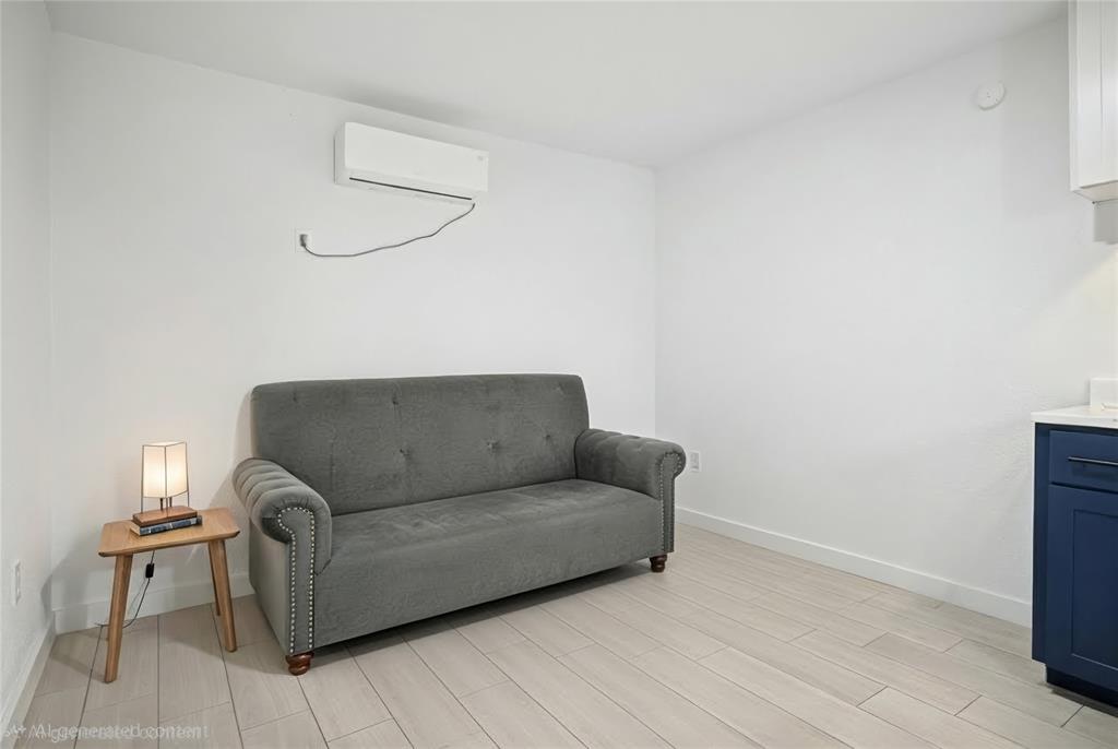 ROLAND HILLS - Residential