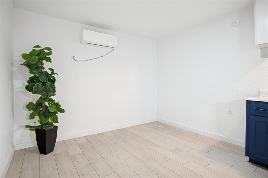 ROLAND HILLS - Residential