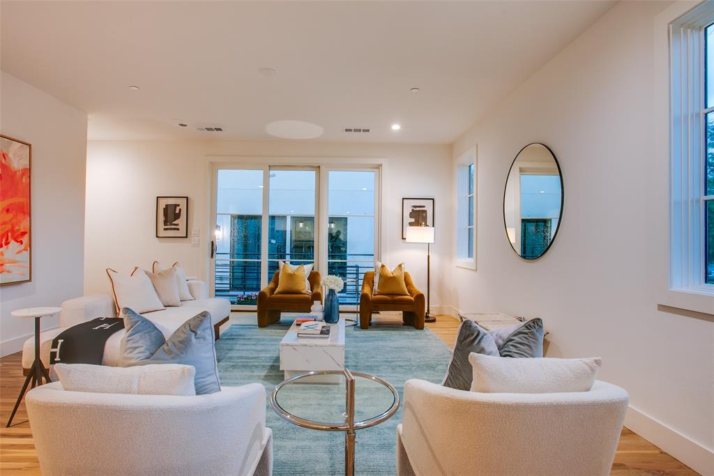 7207 Gaston Avenue 1006