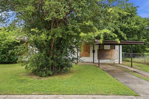 Photo of 3408 S Hughes Avenue, Fort Worth, TX 76119 (MLS # 21262314)