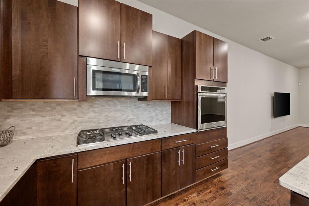 Palo Alto Twnhms Condos Bldg 7 - Residential