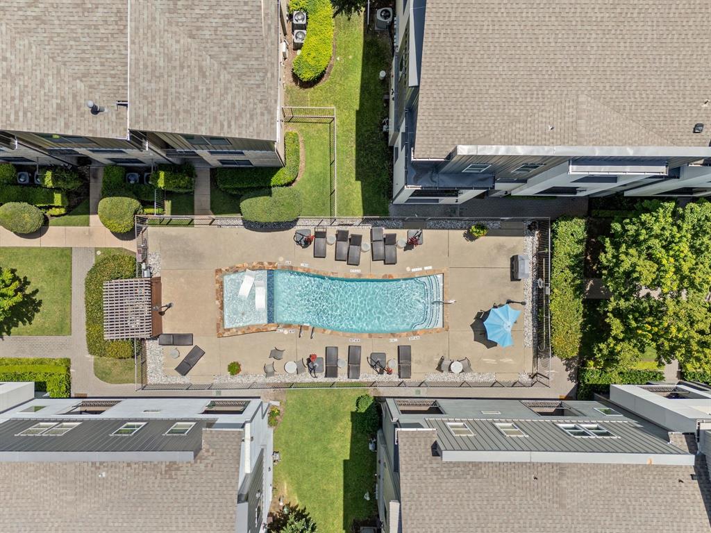 Palo Alto Twnhms Condos Bldg 7 - Residential