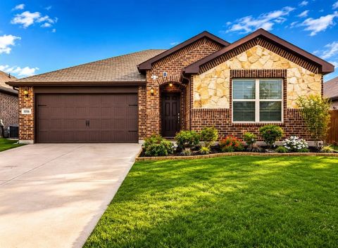 Photo of 1016 Eastland Lane, Aubrey, TX 76227 (MLS # 21283938)
