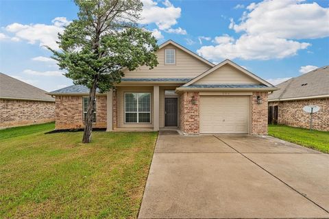 Photo of 204 Hawk Ridge Ct, Lacy Lakeview, TX 76705 (MLS # 21245352)