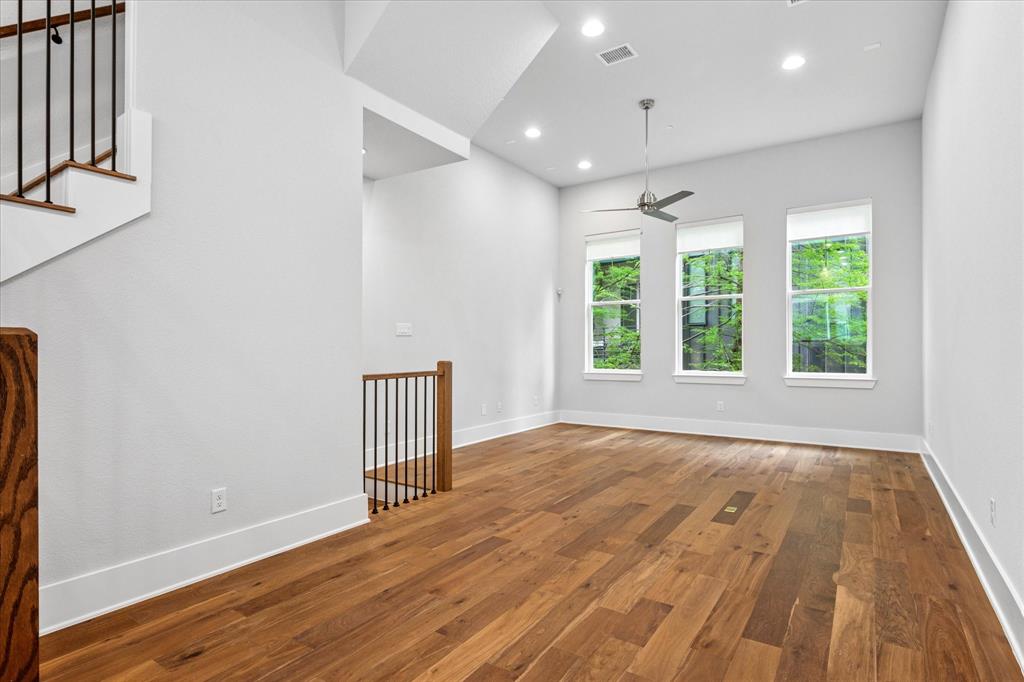 381 E Greenbriar Lane 1004