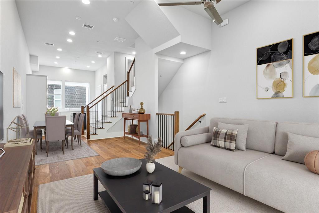 381 E Greenbriar Lane 1004