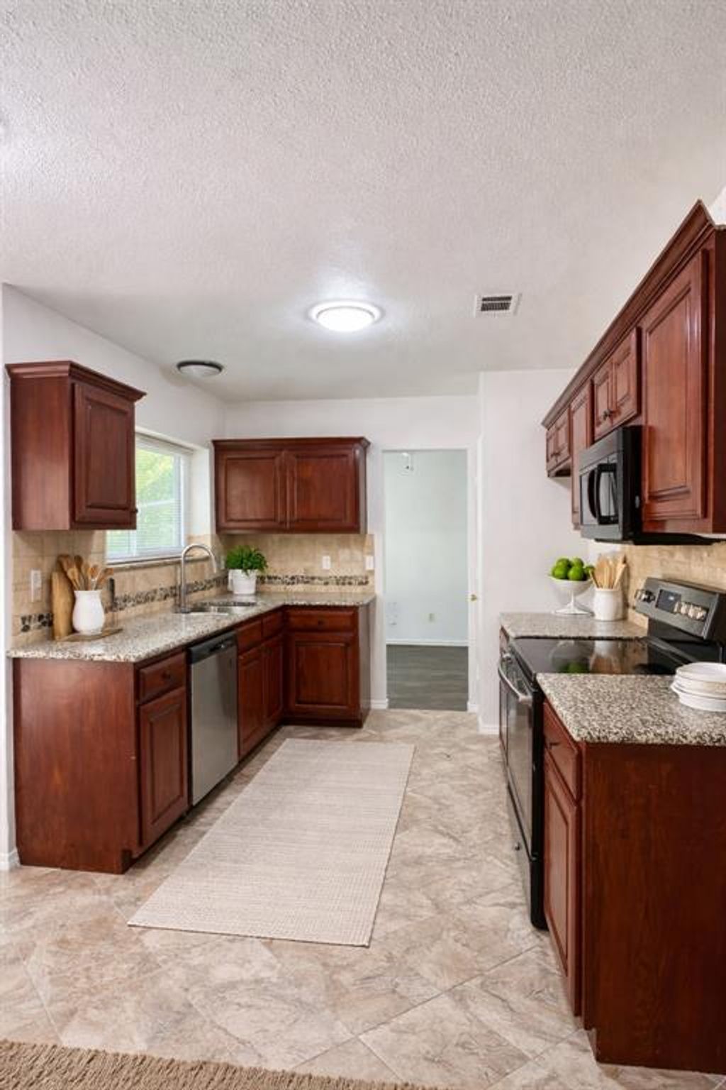 Photo of 1929 Smokey Mountain Trail, Mesquite, TX 75149 (MLS # 21249478)