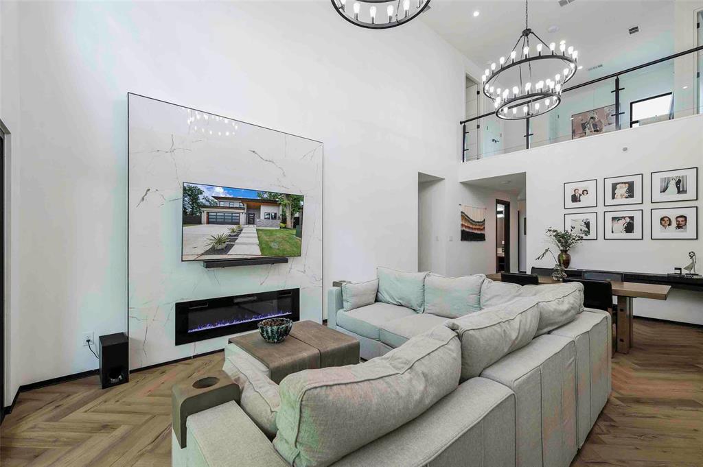 3059 Tall Oaks Court