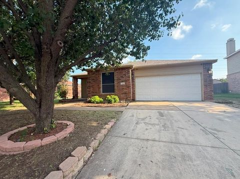 1025 Pullman Drive Saginaw TX 76131