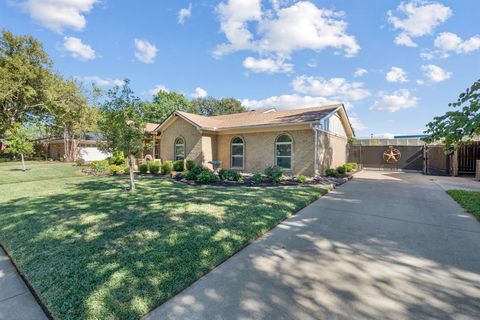 Tiny photo for 2508 Lakeview Drive, Bedford, TX 76021 (MLS # 21099882)