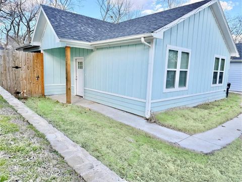 Photo of 523 E Hanna Road, Denison, TX 75021 (MLS # 21144143)