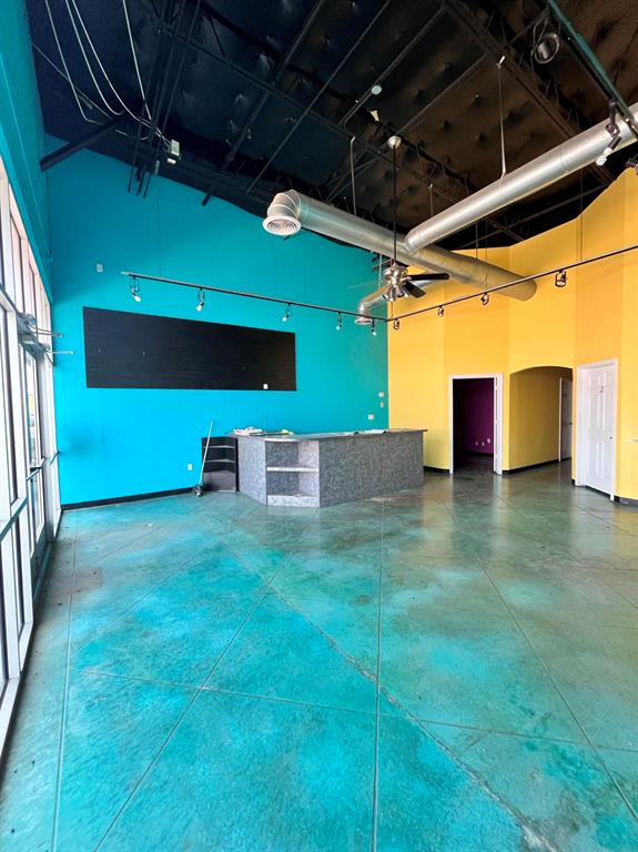 G-2468 - SHAFER PLAZA - Commercial Lease