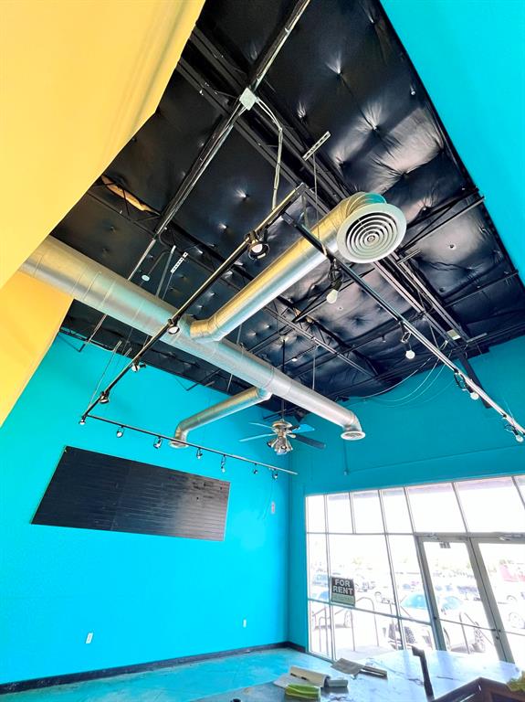 G-2468 - SHAFER PLAZA - Commercial Lease