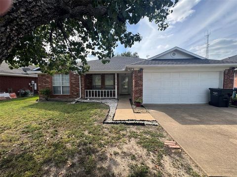 Photo of 6918 Sayle ST St, Greenville, TX 75402 (MLS # 21195341)