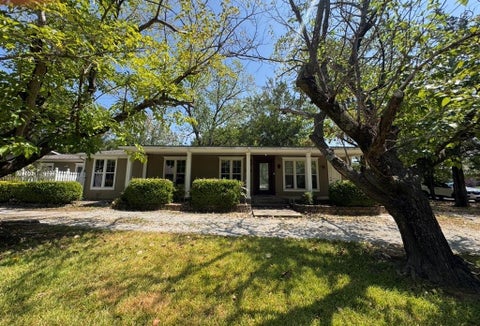 Photo of 122 Pawnee Trail, Gainesville, TX 76240 (MLS # 21377764)