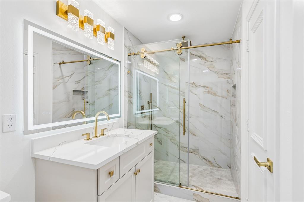 Kings Court Of Willow Bend - Residential