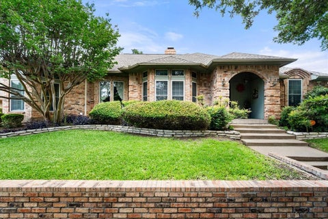 Photo of 705 Kyle Drive, Arlington, TX 76011 (MLS # 21306971)