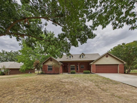 Photo of 616 W Walcott Street, Pilot Point, TX 76258 (MLS # 21365378)