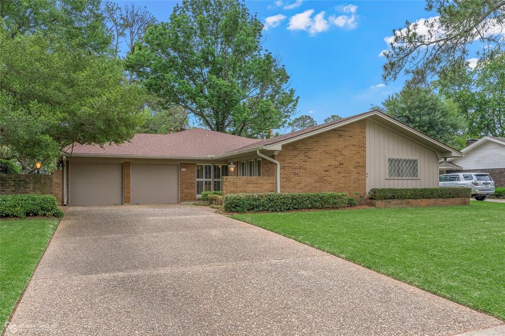 Photo of 6105 River Road Road, Shreveport, LA 71105 (MLS # 21251321)