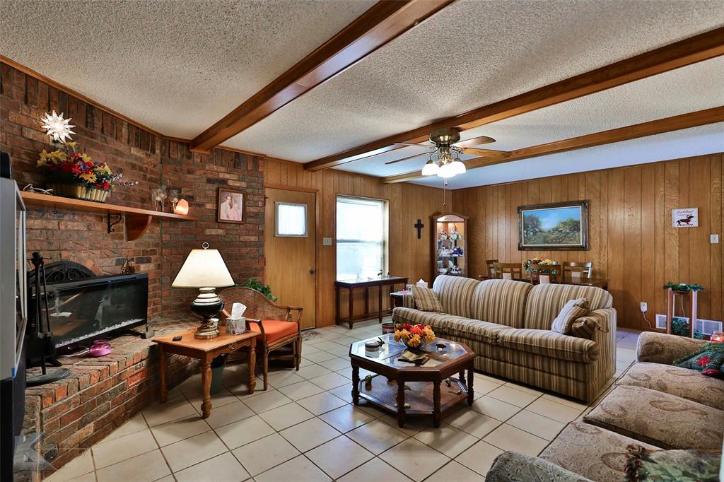 Photo 8 of 34 of 1742 Castle Drive house